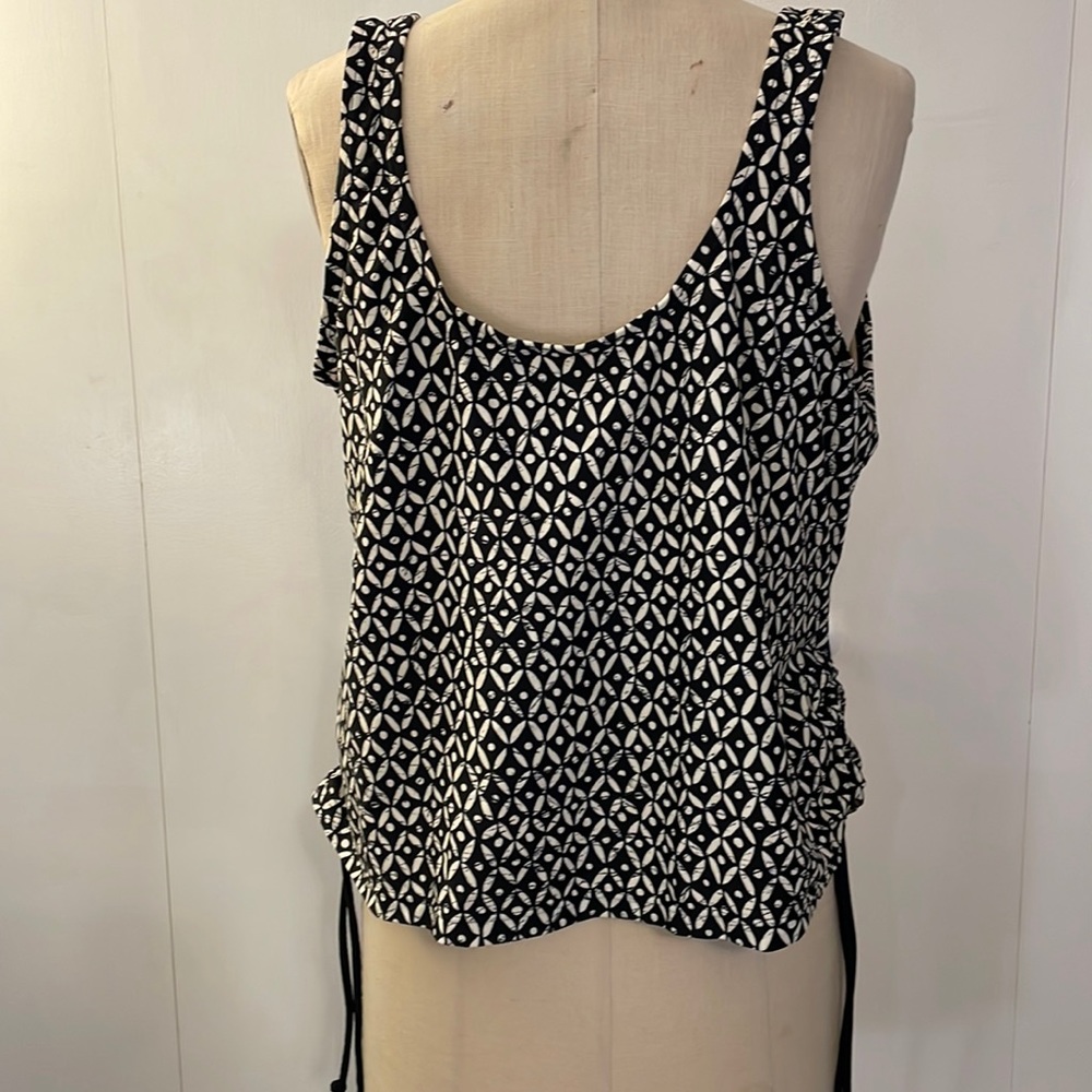 Croft & Barrow swimsuit top in black and white - Picture 3 of 5